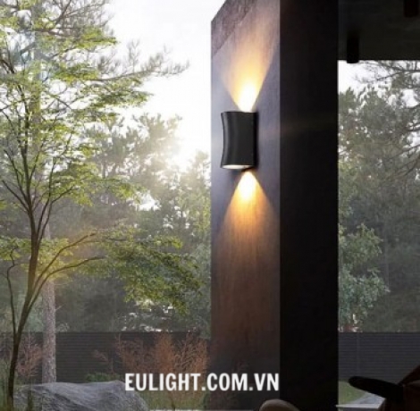 đèn hắt  gắn tường  vỏ đen VNT121